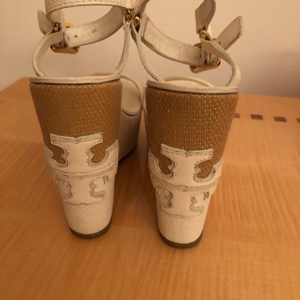 Pebble leather Tory Burch wedge sandal